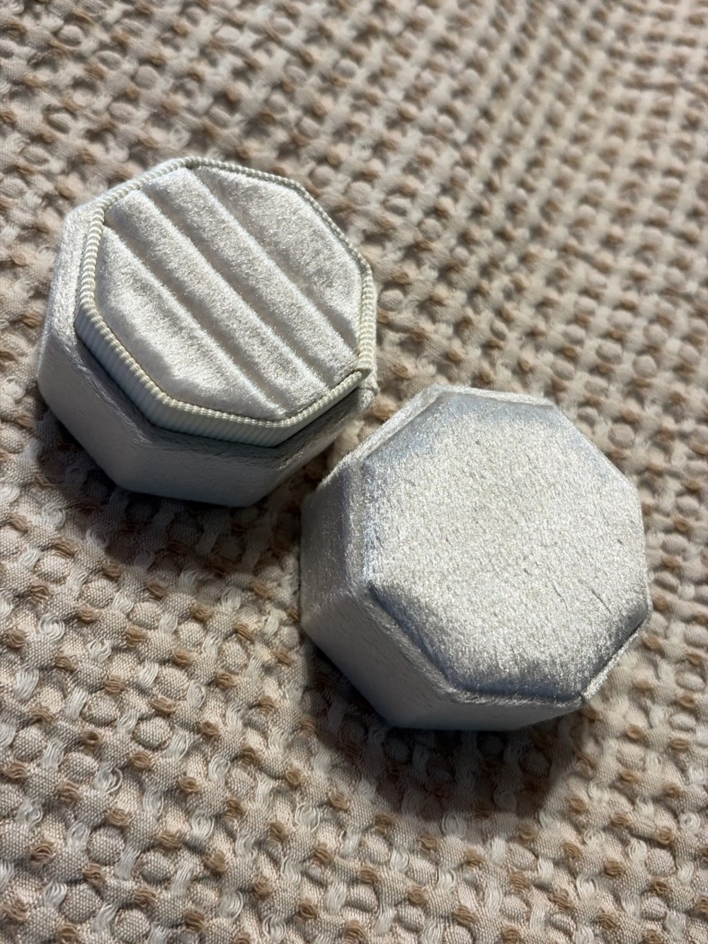 3-Slot Wedding Ring Box Hexagonal
